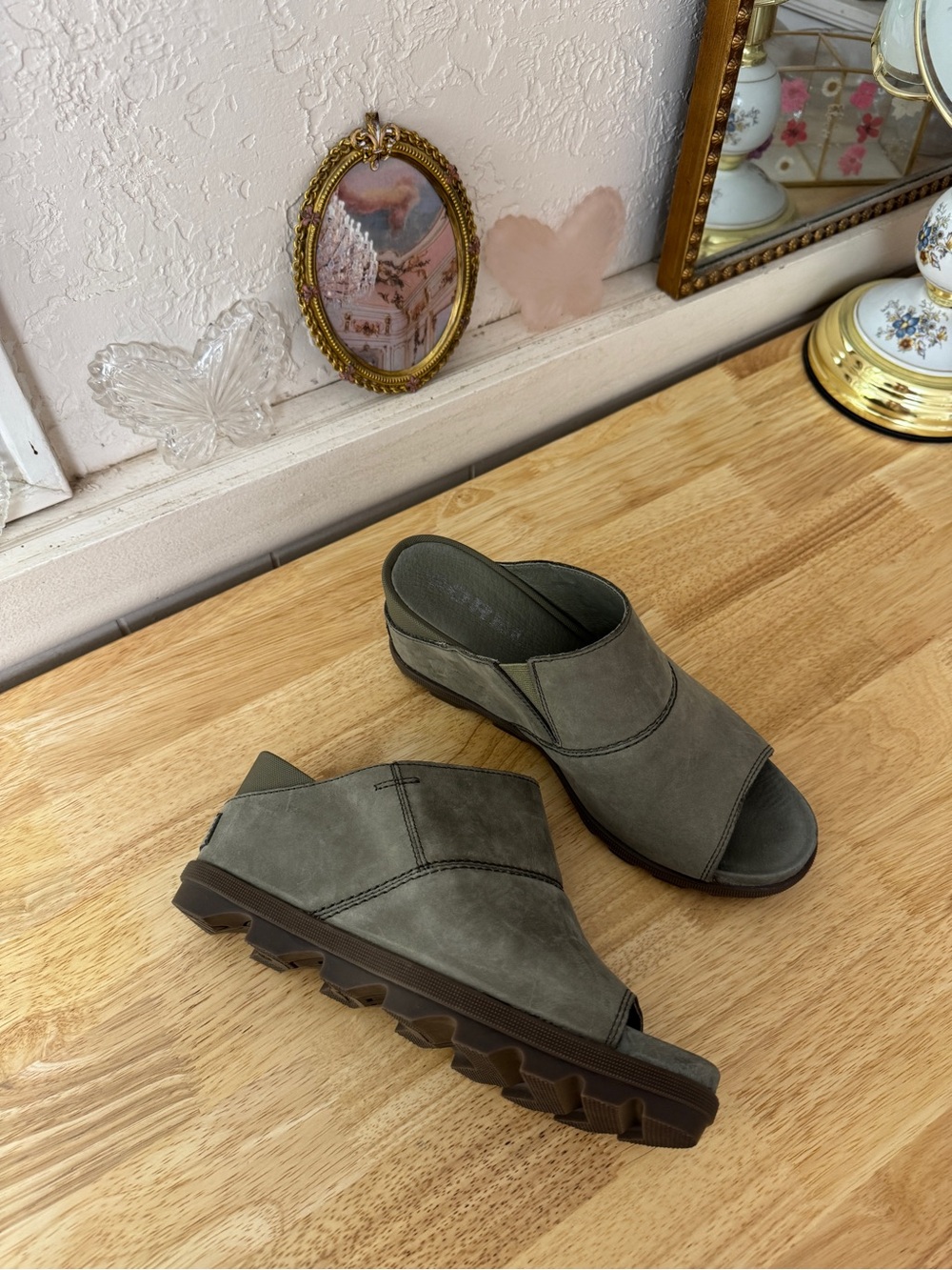 Sorel Kinetic Olive Green Nubuck Slide Mules Lug Sole Comfort Sandals Size 10 - Picture 10 of 12